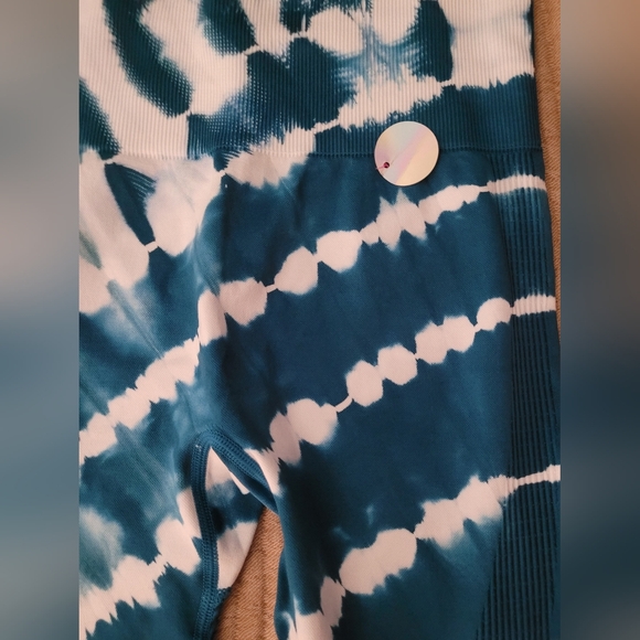 Victoria's Secret Pink bundle Leggings - Picture 6 of 7